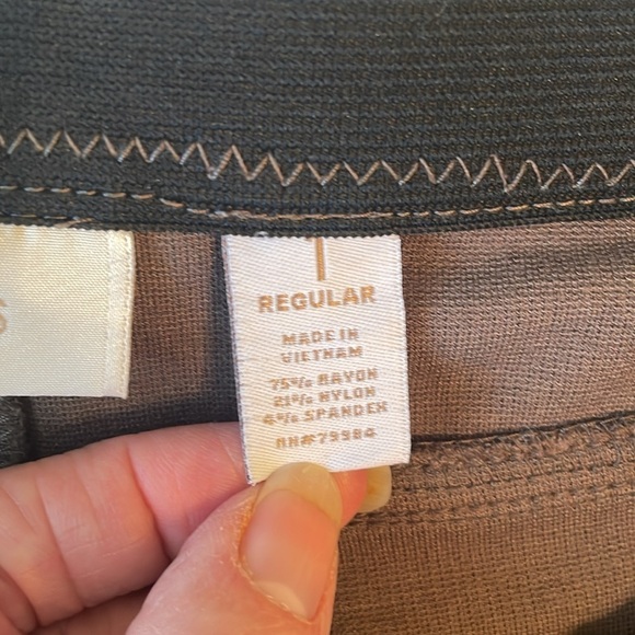 Chicos Size 1 Women’s Pants Brown Cropped Zipper Fly 10” Rise EUC Some Stretch - Picture 6 of 10